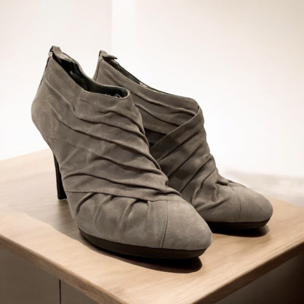 Banana Republic Suede Heel Booties Women’s Size 10 - Picture 2 of 10